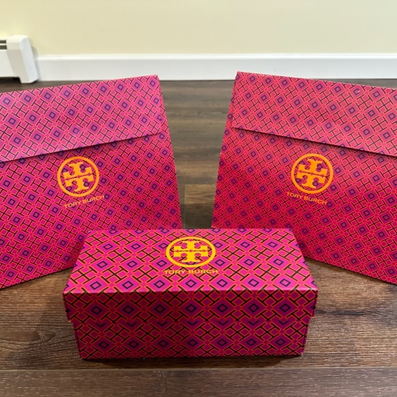 COPY - Set of Tory Burch Shopping Bags and Shoe Box - Picture 4 of 10